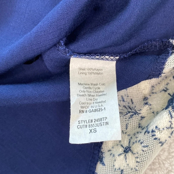 Reneec. kitty Mesh embroidery detail top size XS - Picture 8 of 10